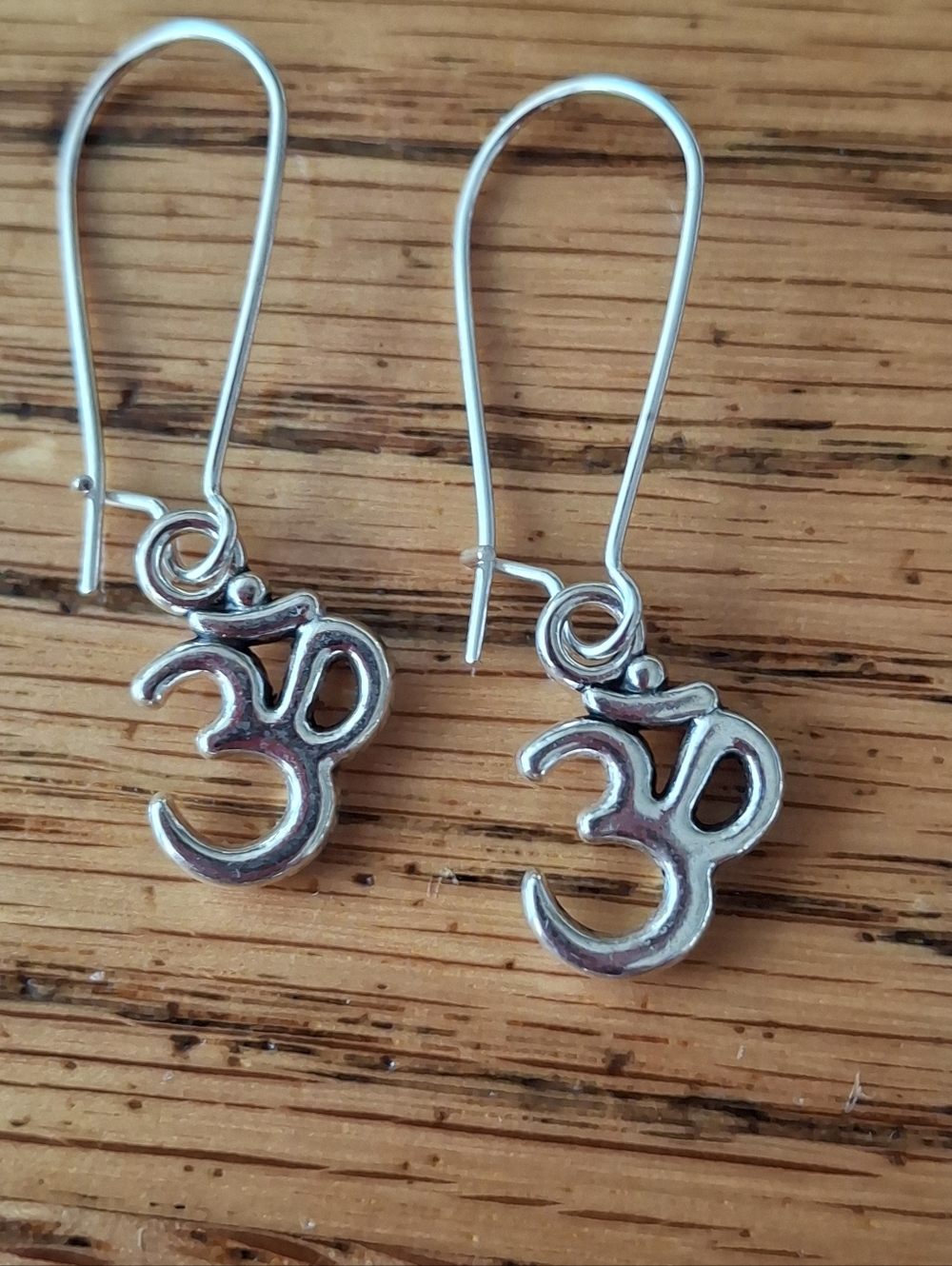 NWT Tibetan Silver OM Symbol Drop Earrings - Women Jewelry